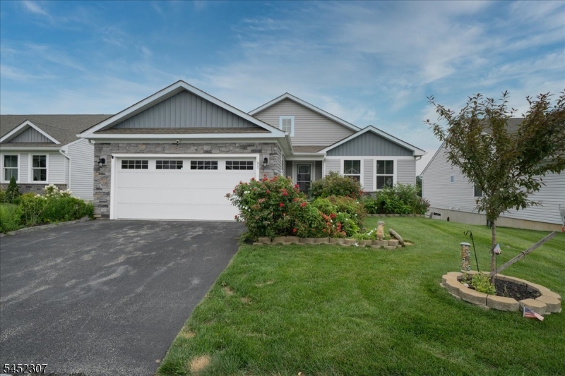 31 Lam Dr