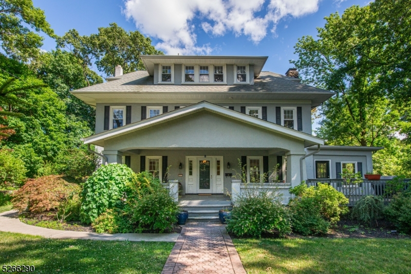 Sip lemonade on the charming front porch!