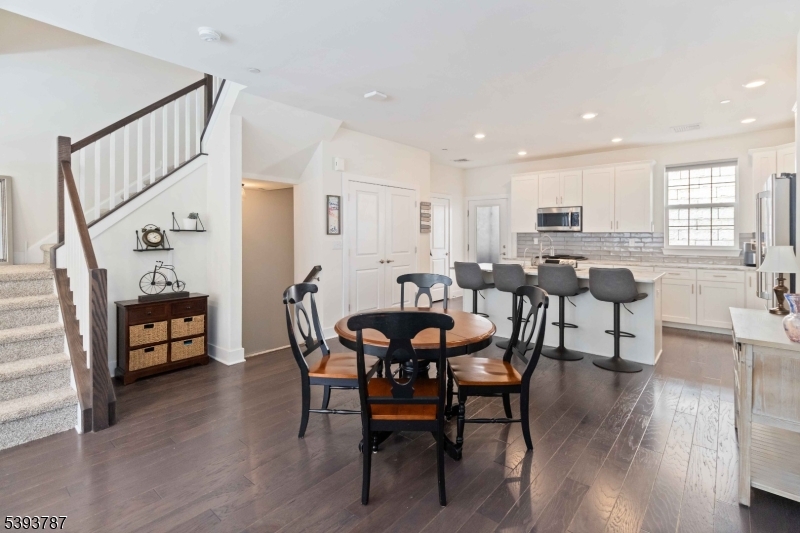 Welcome to Parkview Lane Beautiful open concept