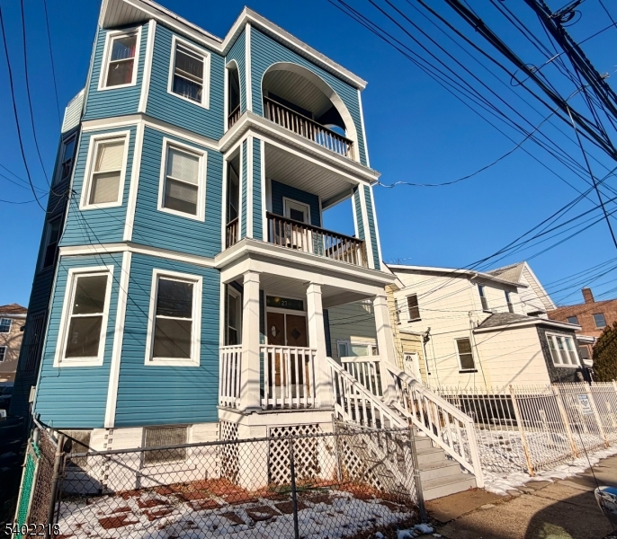 Front of the house.1