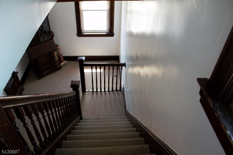 Wide staircase for easy moving