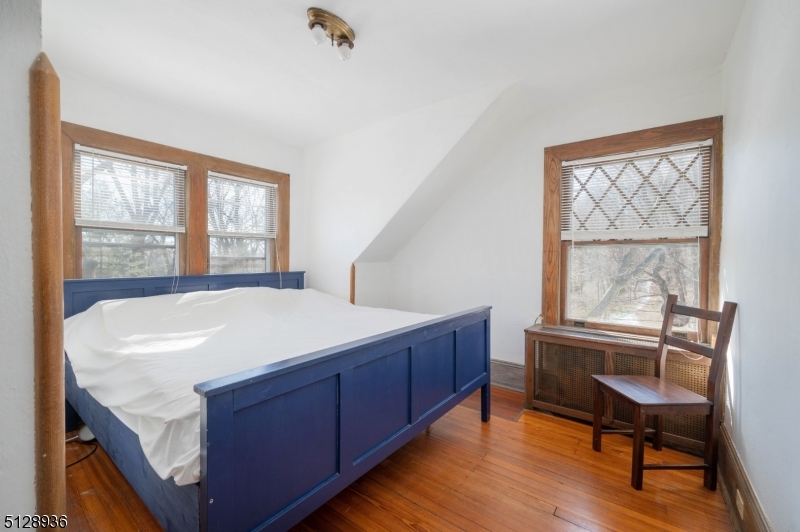 3rd fl bed From previous listing.