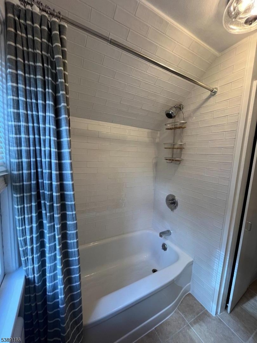 3rd fl tub newly renovated