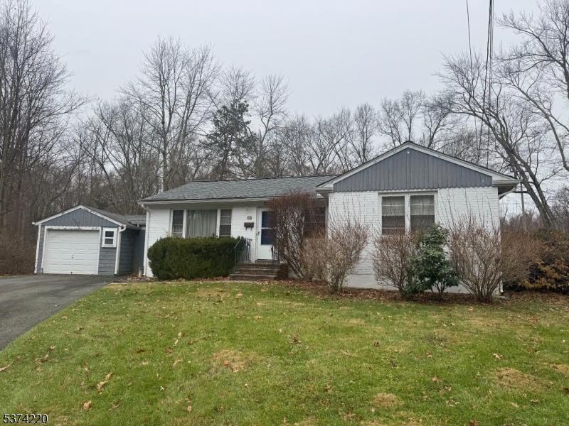 Welcome Home! Welcome home to this charming 3 bedroom 1 bathroom Ranch, ideally located on a quiet cul de sac.