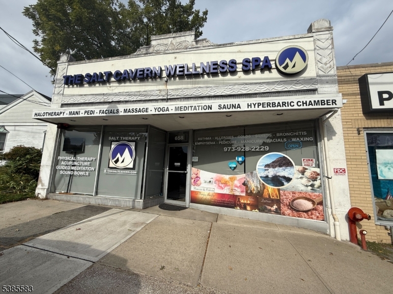Front Situated at an excellent corner location within a vibrant strip mall, this wide area offers the ideal foundation for your next business venture.