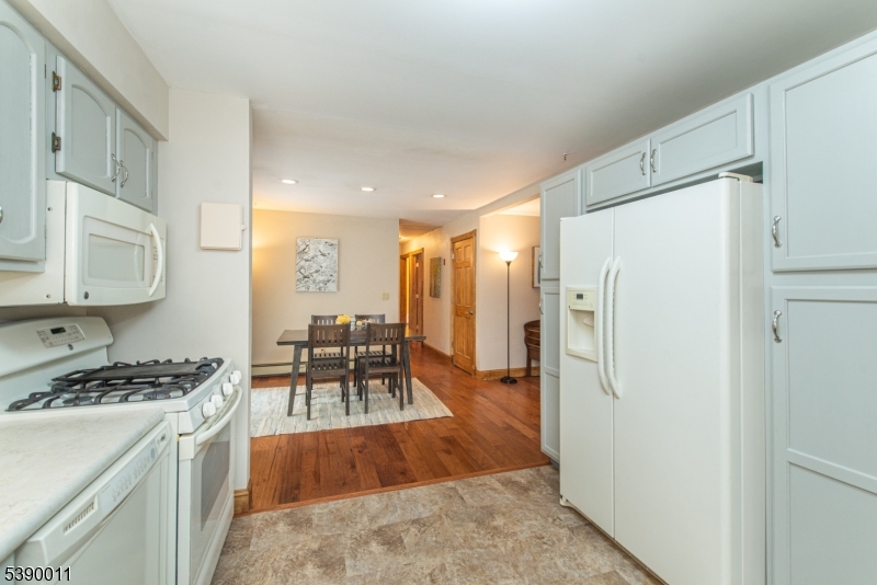 Kitchen & dining room