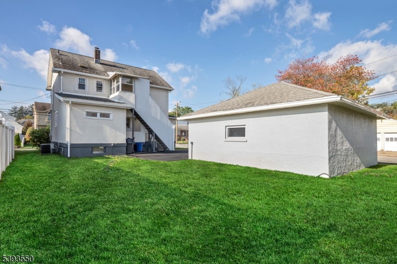 YARD SHARED 1ST & 2ND FL