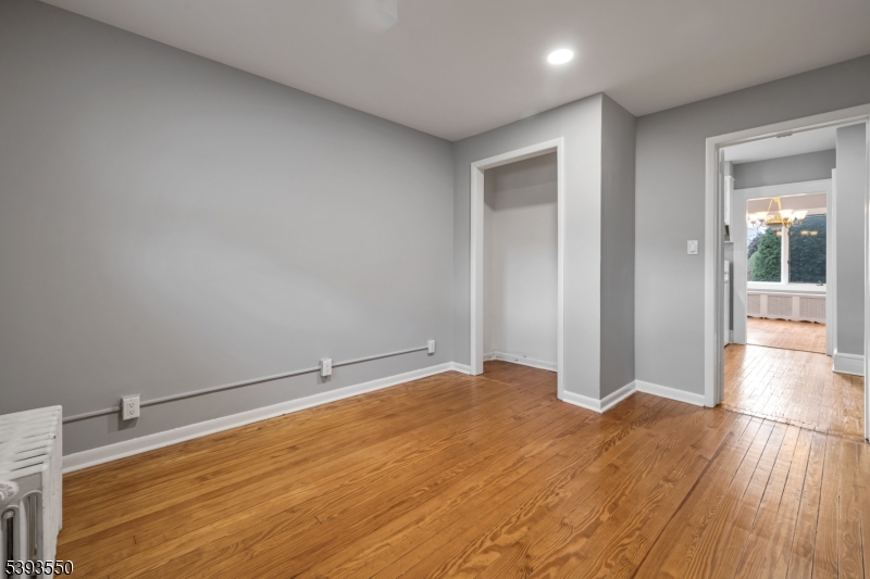 BR GLEAMING H/W FLOORS