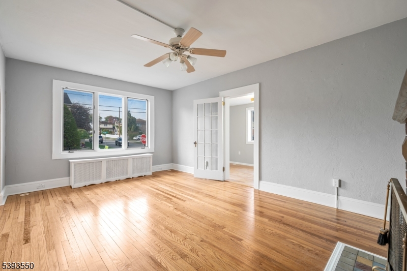 LIVING ROOM W/FAUX FPLC