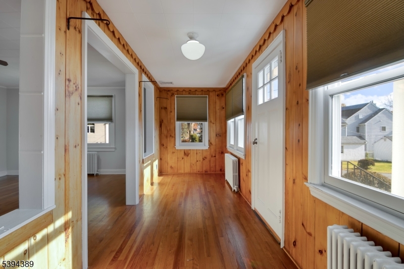 Entrance Sunroom w/ Lakeview