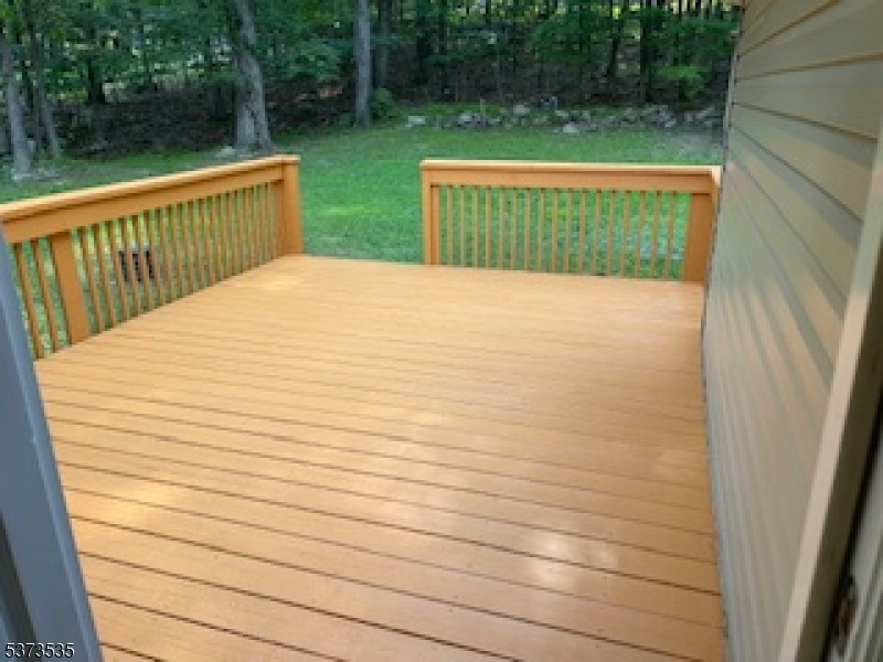 DECK SPACIOUS DECK,PERFECT FOR RELAXING & ENTERTAINING