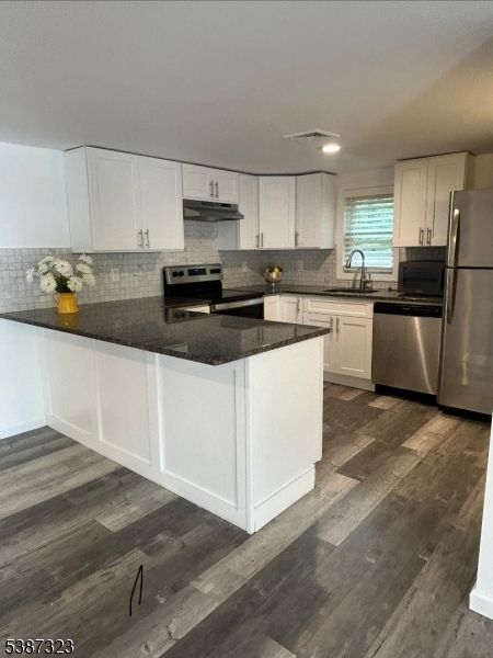Kitchen Beautiful updated Kitchen with Stainless Appliances & Granite Countertops