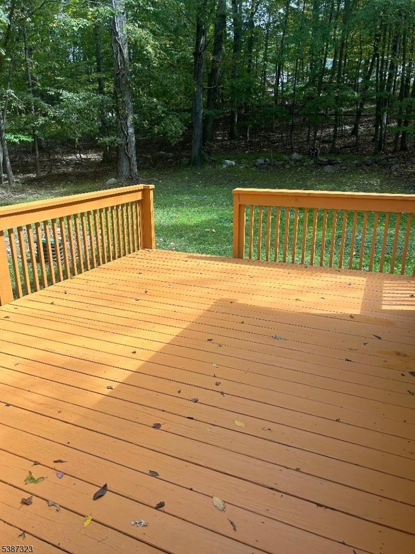 Deck Custom generous size deck , perfect for Al Fresco Dining