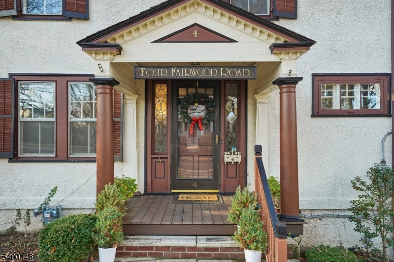 Front Location, Location in popular neighborhood of tree lined streets and vintage homes