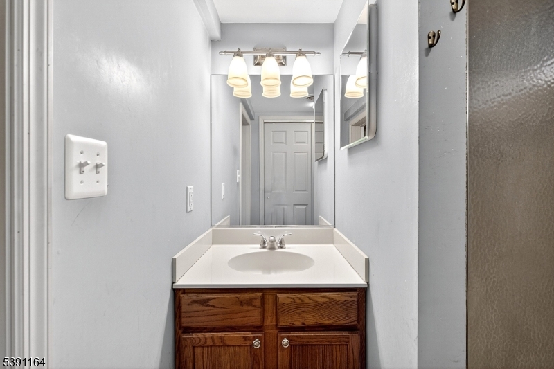 Full bath 2