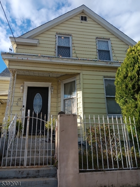 Front Front of house - 2nd floor