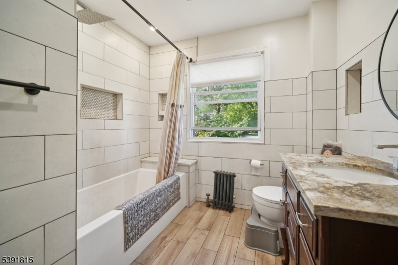 2nd floor hall bath