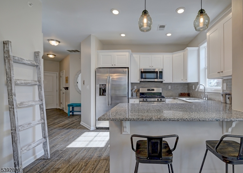 INVITING BREAKFAST BAR