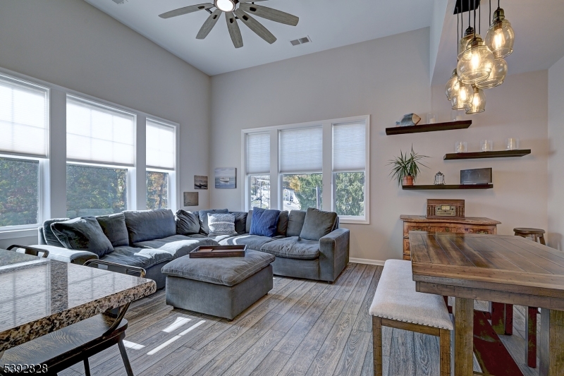 GREAT SPACE FOR ENTERTAINING