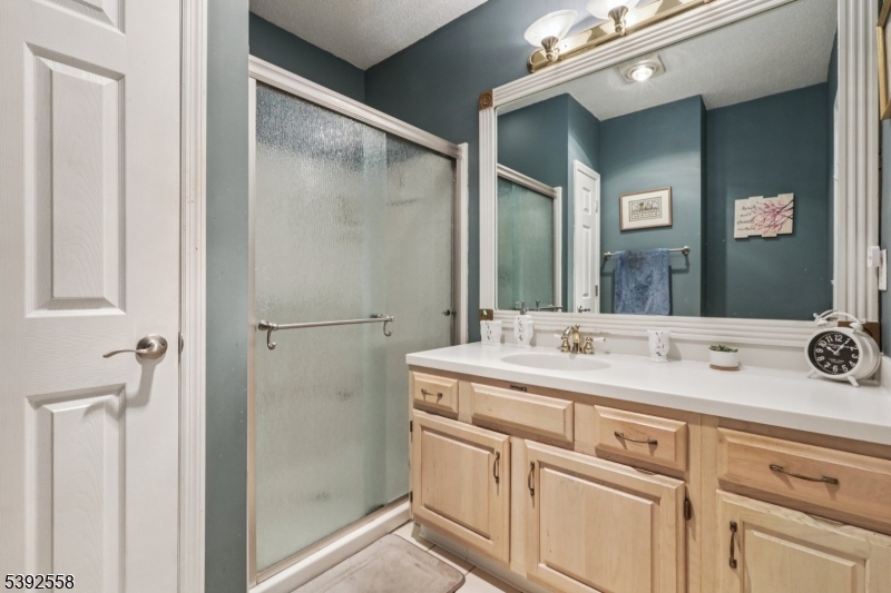 Primary Bath w Walk-In Shower