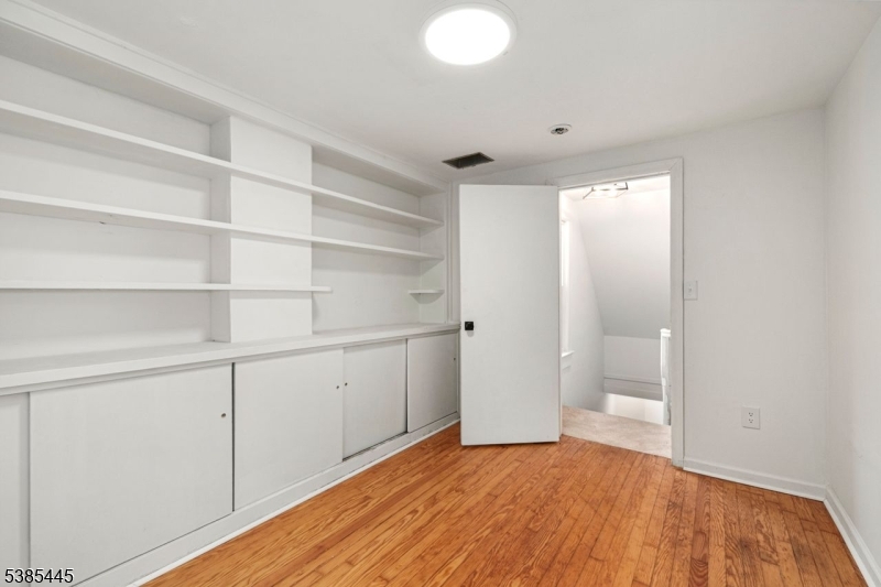 Seconary Bedroom Seconary Bedroom