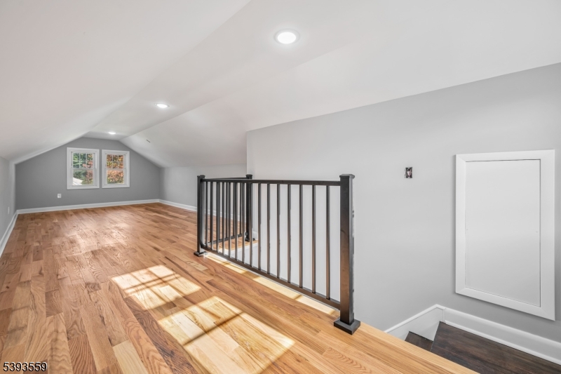 FULL UPSTAIRSS BR DEN OR OFFIC