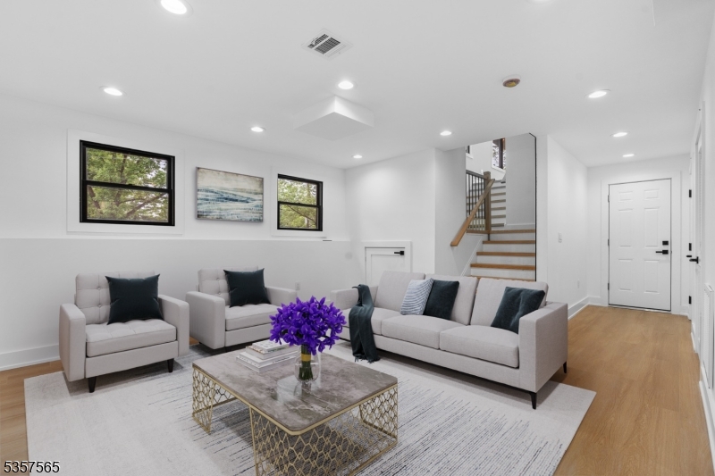 Rec. rm virtually staged