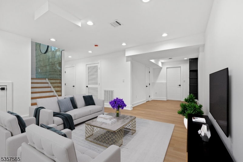 Rec. rm v#3- virtually staged