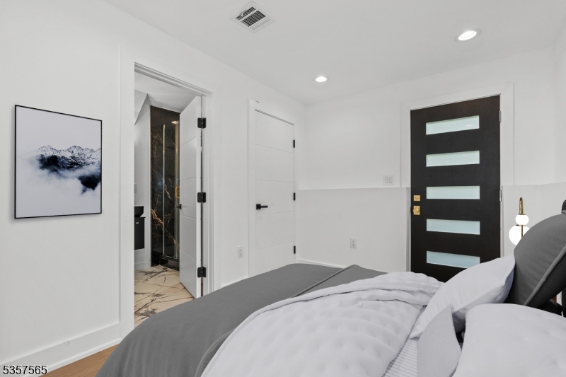 bdrm 8 virtually staged