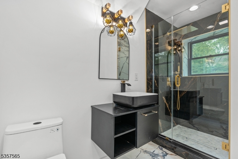 bdrm 8 / ensuite bath