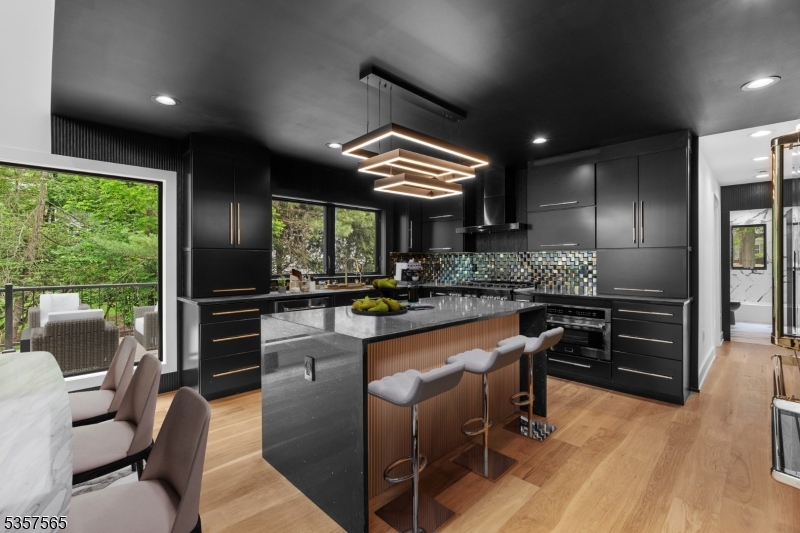 Din. rm v#3 virtually staged