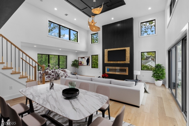 Great rm v#1 virtually staged