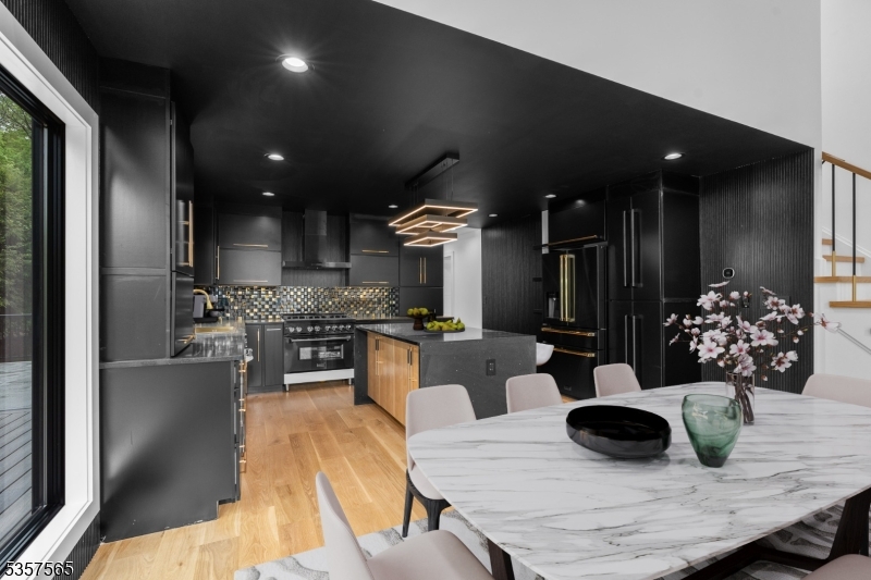 Din. rm v#2 virtually staged