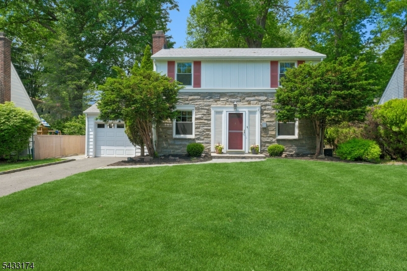 . Welcome to the beautiful St. Cloud section of West Orange - where winding streets, lovely trees, nearby skyline views, and a little rock-and-roll history create one of Essex County's best-kept secrets.