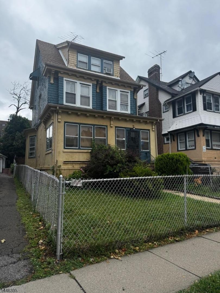 179 N MUNN AVE Exceptional Investment Opportunity â?? Priced to Sell!