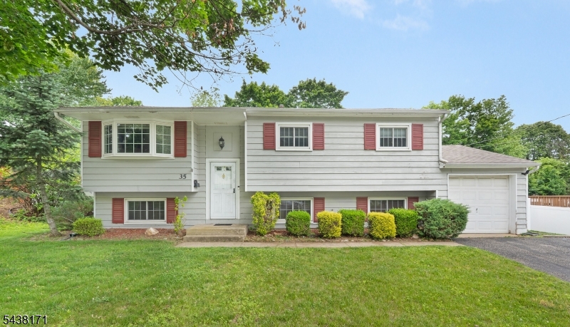 4 Bed Bi-Level in Roxbury