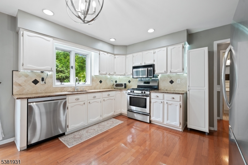 CRISP WHITE KITCHEN