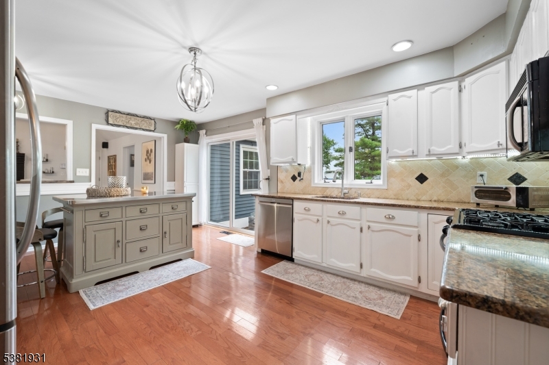 GRANITE COUNTER TOPS