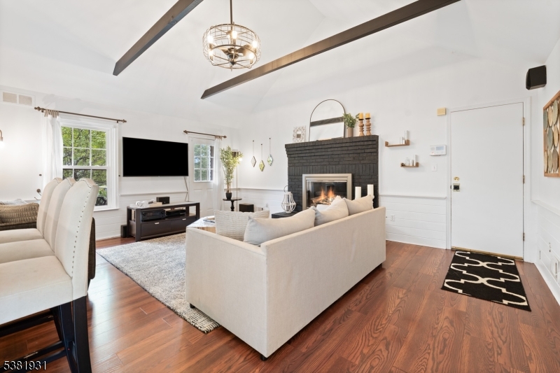 VAULTED FAMILY ROOM