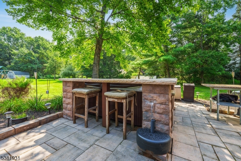 BUILT-IN BAR