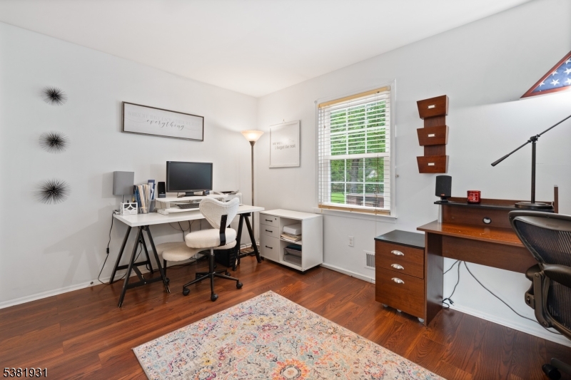1ST FLOOR BEDROOM/OFFICE
