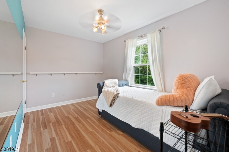 DANCE-THEMED BEDROOM