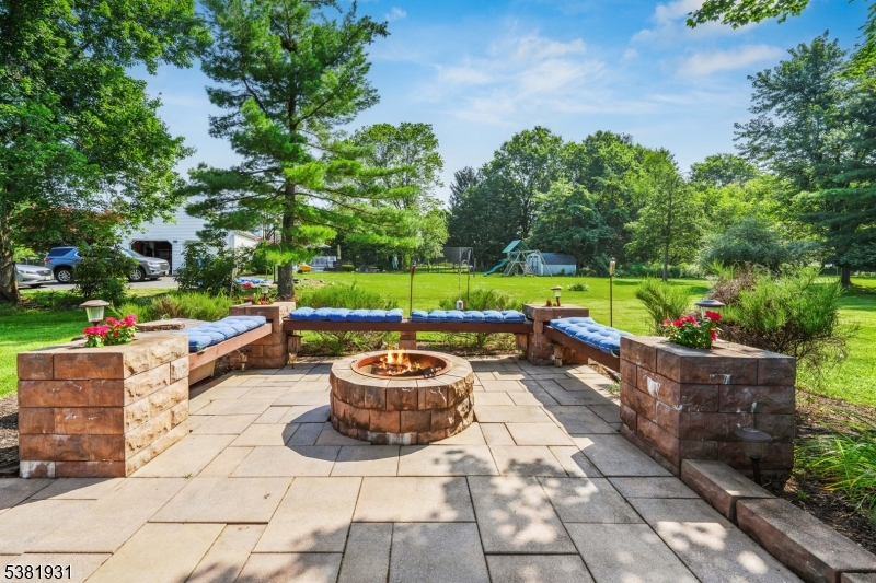 FIREPIT, BENCH SEATING