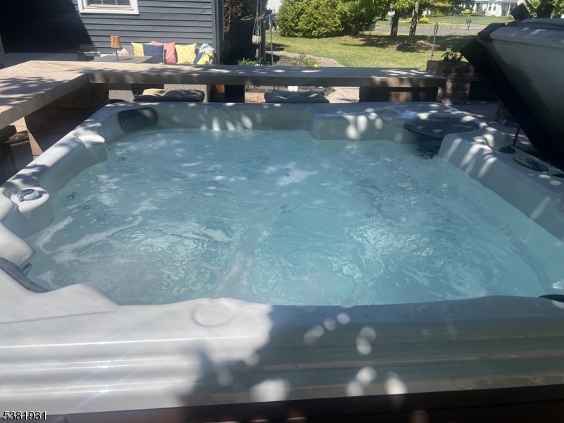 HOT TUB CLOSE UP!