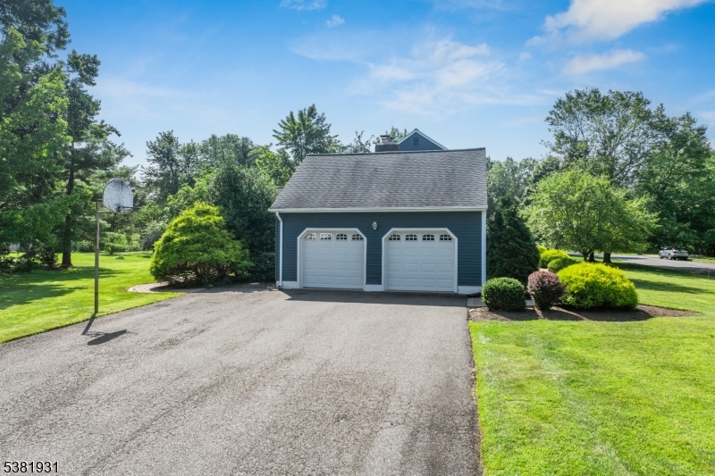 2 CAR GARAGE