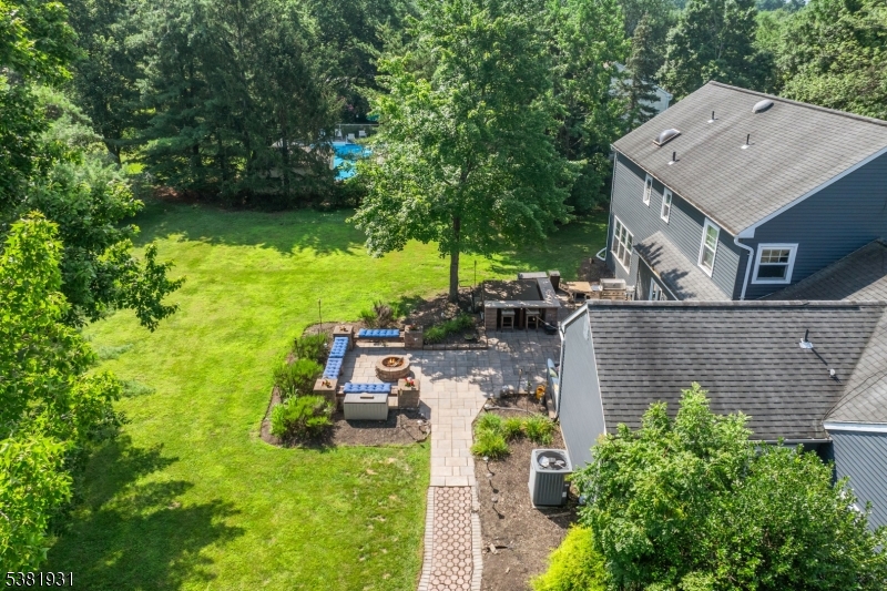 PRIVATE YARD