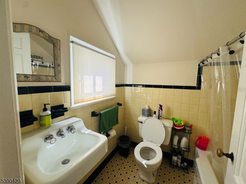 Full Bathroom on 1st Fl