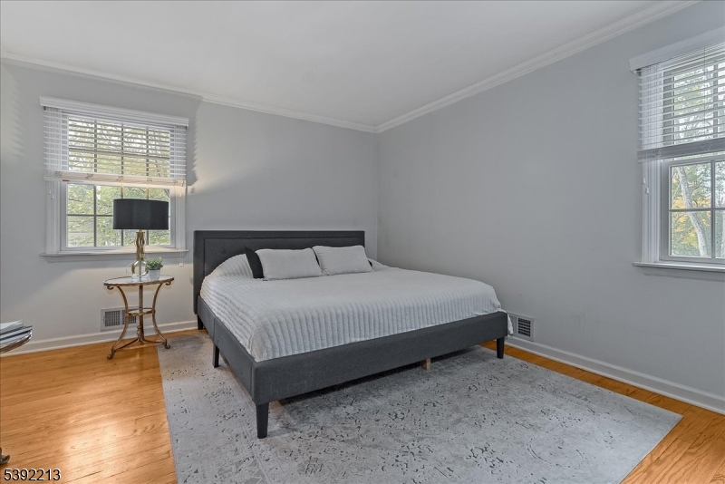 Primary bedtoom
