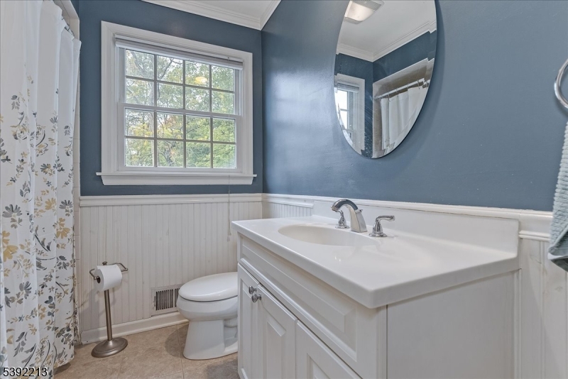 Full bath 2nd floor