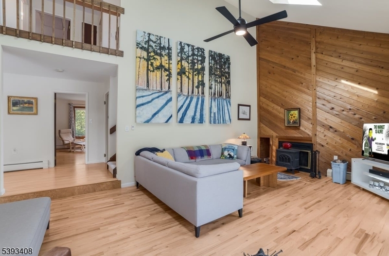 Gathering Room Vaulted Ceilings/Hardwoods